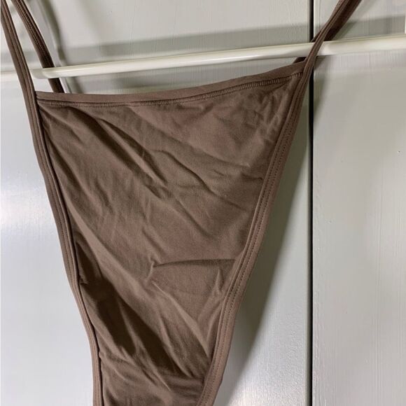 SKIMS NEW‎ 2X Umber T-String Thong Panty - Picture 2 of 4